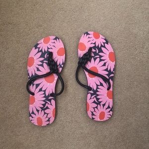 Vera Bradley loves me flip flop sandals